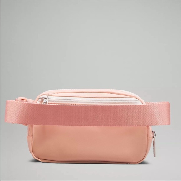 NWT Lululemon Everywhere Belt Bag 1L in Melon Sorbet - Picture 5 of 7